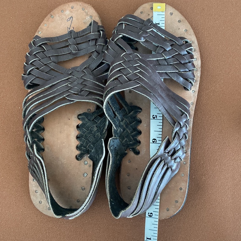 Kid’s Authentic Mexican Handmade Huarache
Michoacan Brown Size 2 - Picture 4 of 6